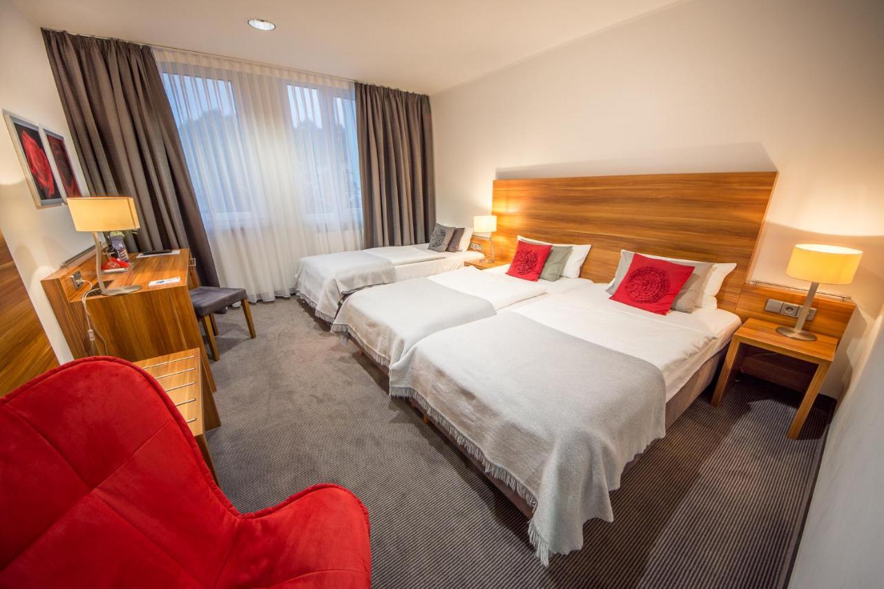 Hotel Burgholz Stockheim  Bagian luar foto